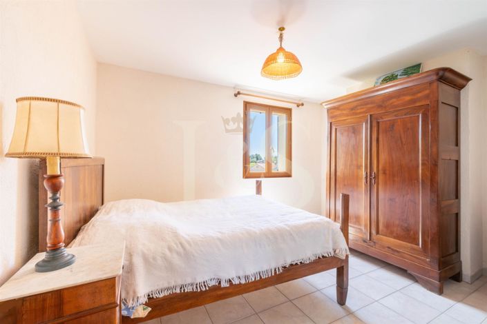 Image No.12-6 Bed House for sale