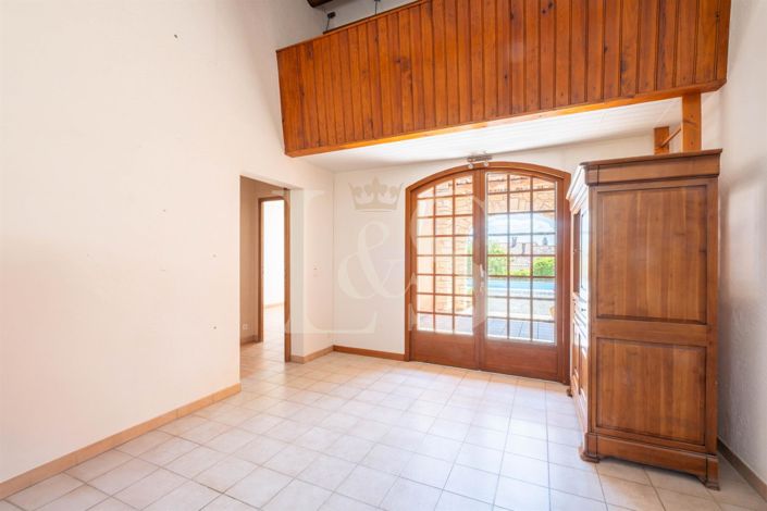 Image No.13-6 Bed House for sale