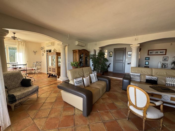 Image No.18-4 Bed House for sale