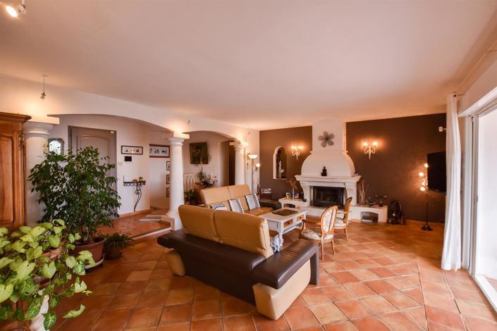 Image No.6-4 Bed House for sale