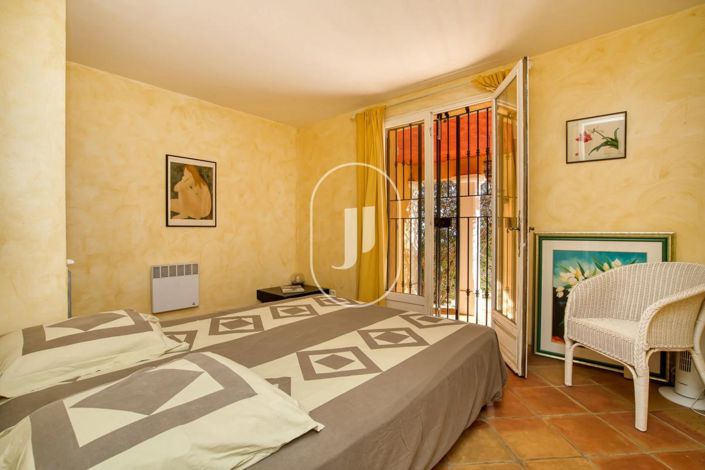 Image No.10-4 Bed House for sale