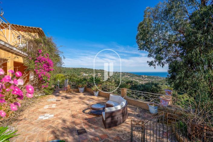 Image No.12-4 Bed House for sale