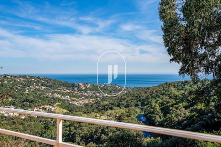 Image No.2-4 Bed House for sale