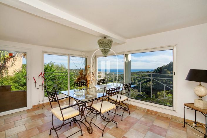 Image No.6-4 Bed House for sale