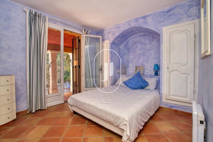 Image No.9-4 Bed House for sale