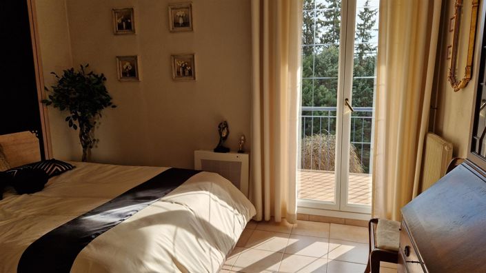 Image No.8-2 Bed House for sale