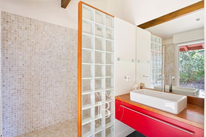 Image No.16-5 Bed House for sale