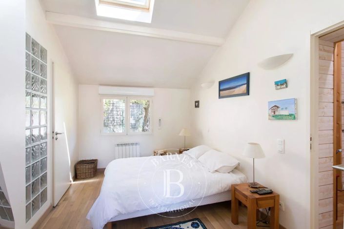 Image No.17-5 Bed House for sale