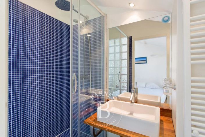 Image No.18-5 Bed House for sale