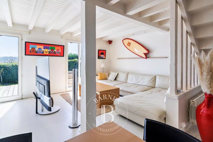 Image No.6-5 Bed House for sale