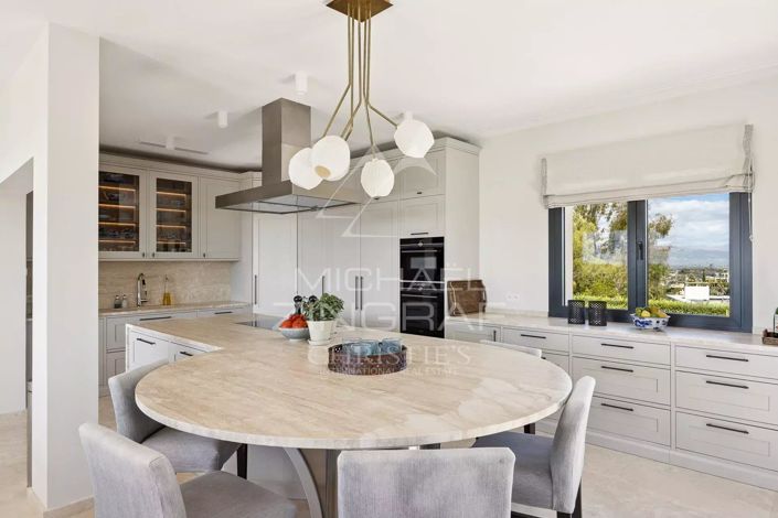 Image No.7-5 Bed House for sale