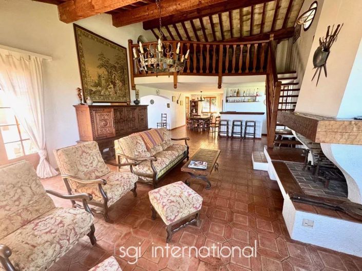 Image No.8-7 Bed House for sale