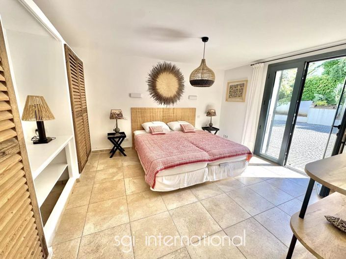 Image No.16-5 Bed House for sale