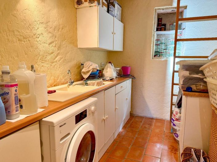 Image No.18-3 Bed House for sale