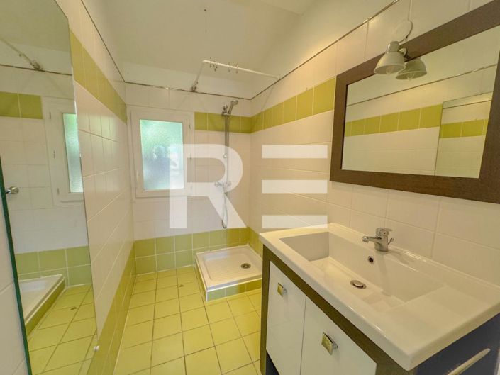 Image No.11-3 Bed House for sale