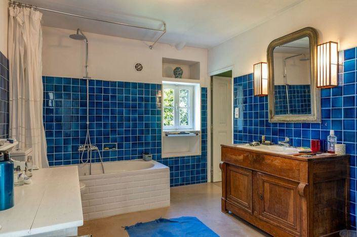 Image No.8-6 Bed House for sale