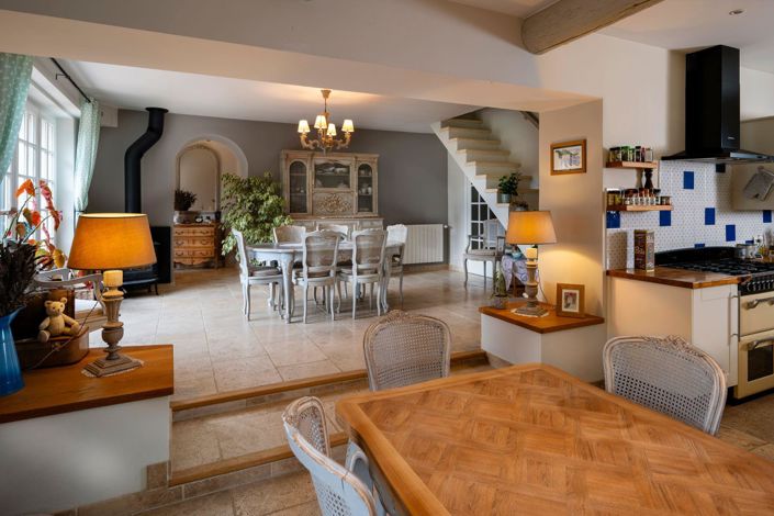 Image No.2-6 Bed House for sale