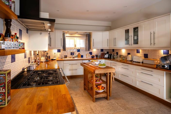 Image No.9-6 Bed House for sale