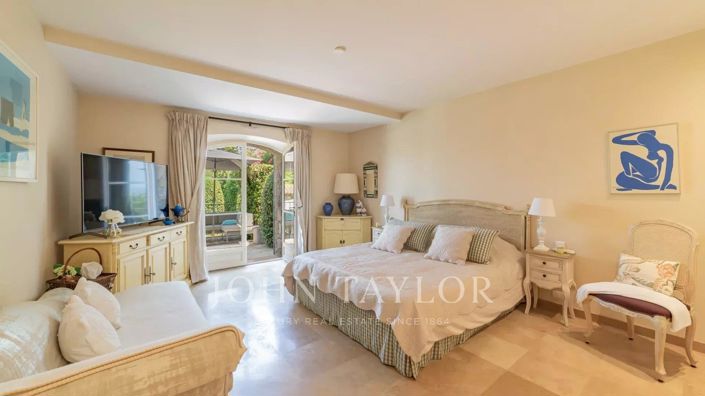 Image No.16-4 Bed House for sale