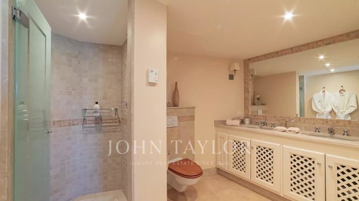 Image No.17-4 Bed House for sale