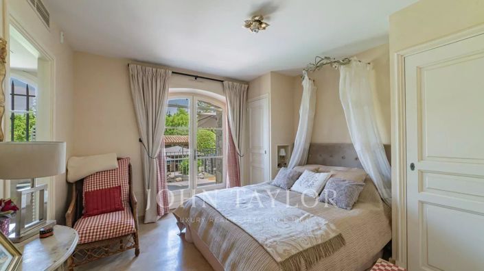 Image No.18-4 Bed House for sale