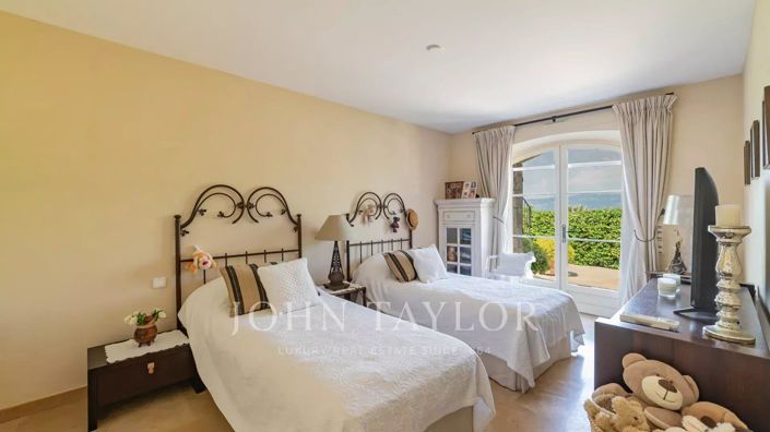 Image No.20-4 Bed House for sale