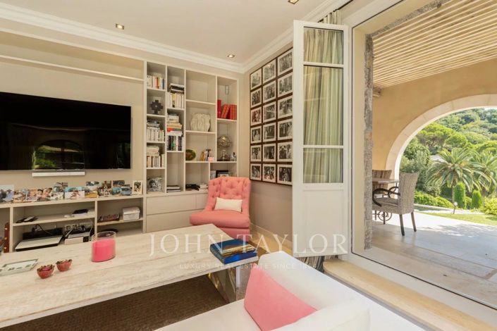 Image No.20-4 Bed House for sale