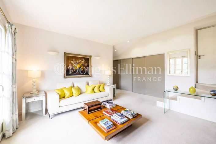 Image No.10-9 Bed House for sale