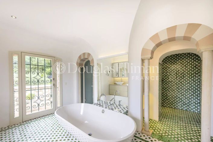 Image No.12-9 Bed House for sale