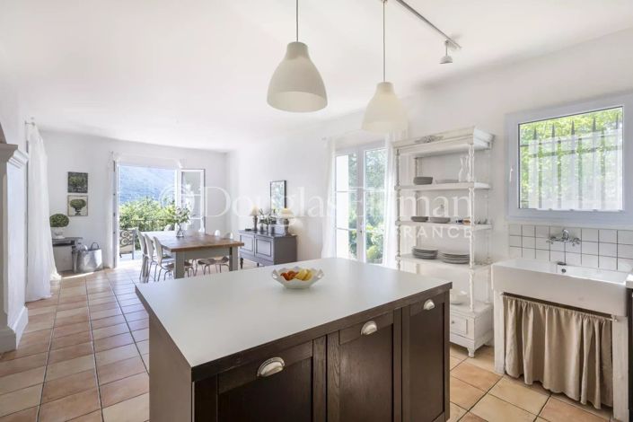 Image No.6-4 Bed House for sale