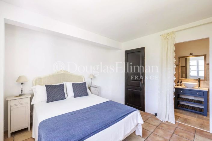 Image No.9-4 Bed House for sale