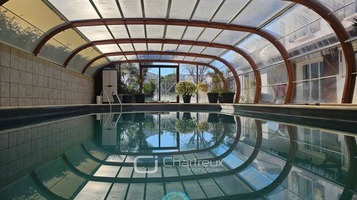 Image No.1-5 Bed House for sale