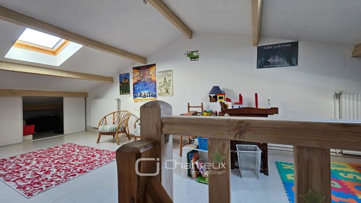 Image No.8-5 Bed House for sale