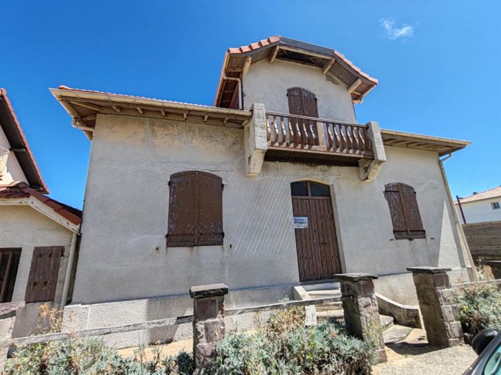 Image No.1-9 Bed House for sale