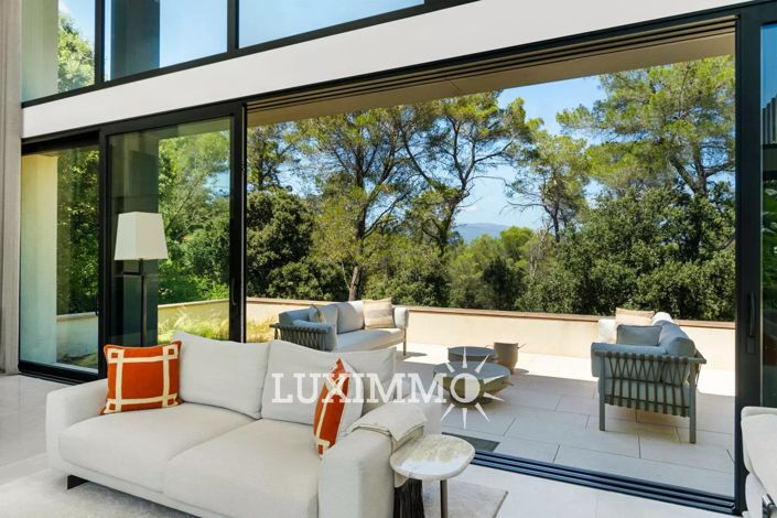 Image No.4-5 Bed House for sale