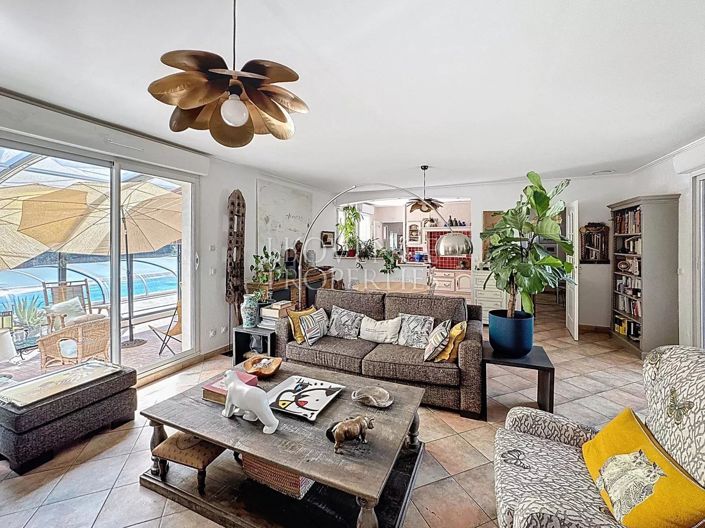 Image No.10-4 Bed House for sale