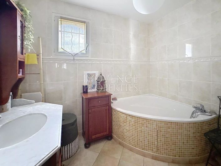 Image No.17-4 Bed House for sale