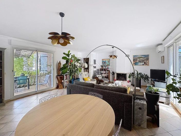 Image No.8-4 Bed House for sale