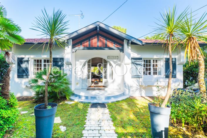 Image No.1-4 Bed House for sale