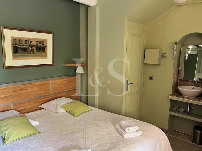 Image No.13-6 Bed House for sale