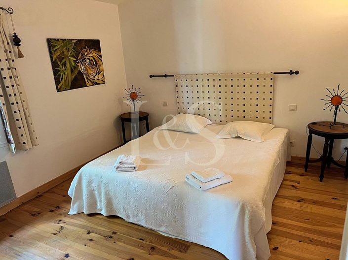 Image No.27-6 Bed House for sale