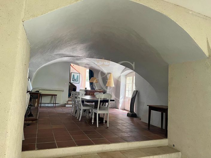 Image No.8-6 Bed House for sale