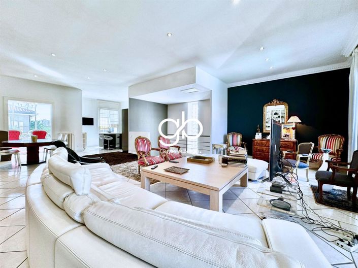 Image No.3-5 Bed House for sale