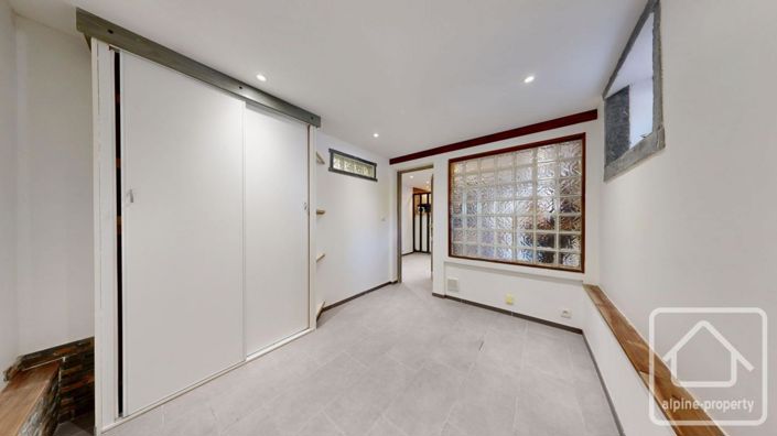 Image No.10-4 Bed Property for sale