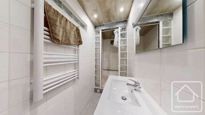 Image No.12-4 Bed Property for sale