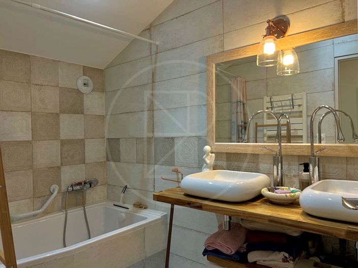 Image No.9-10 Bed House for sale