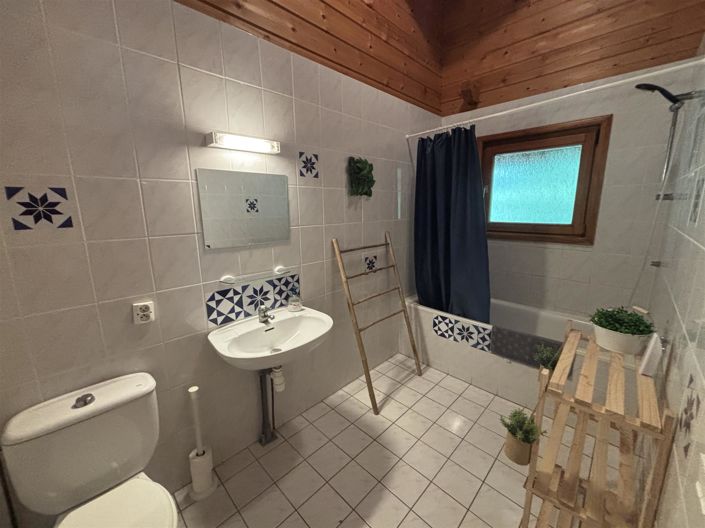 Image No.8-3 Bed House for sale