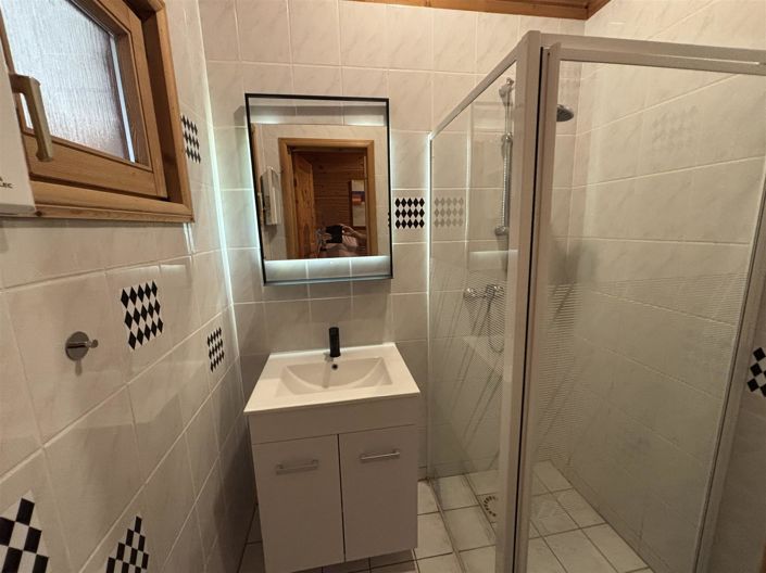 Image No.9-3 Bed House for sale