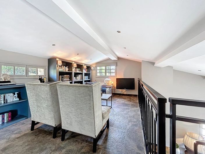 Image No.12-6 Bed House for sale