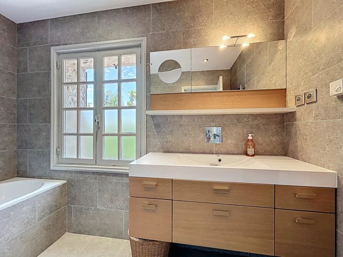 Image No.15-6 Bed House for sale